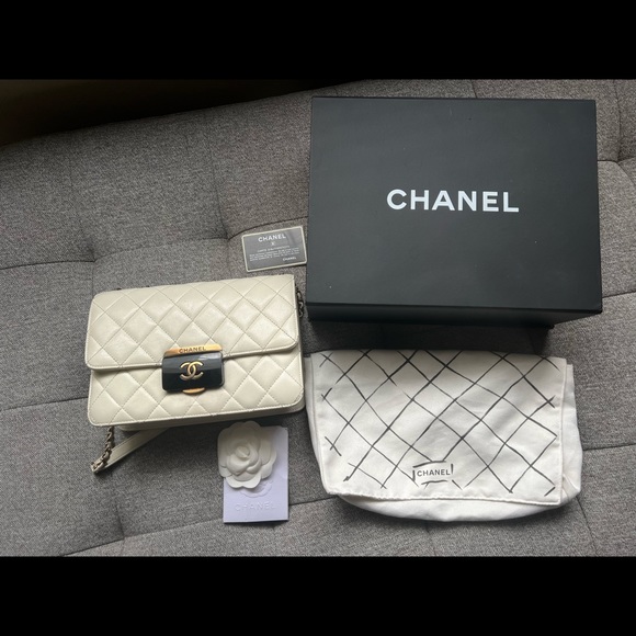 SOLD - Chanel Flap Bag - Picture 7 of 11